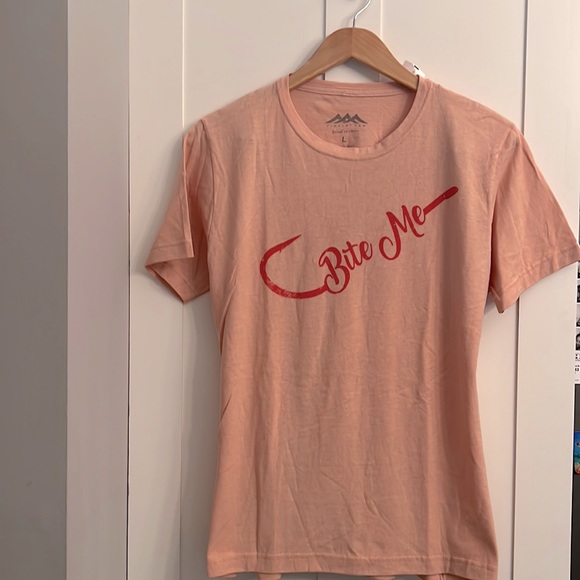 🪝 Finghter Raised on Waves Bite Me T-Shirt - Picture 1 of 5